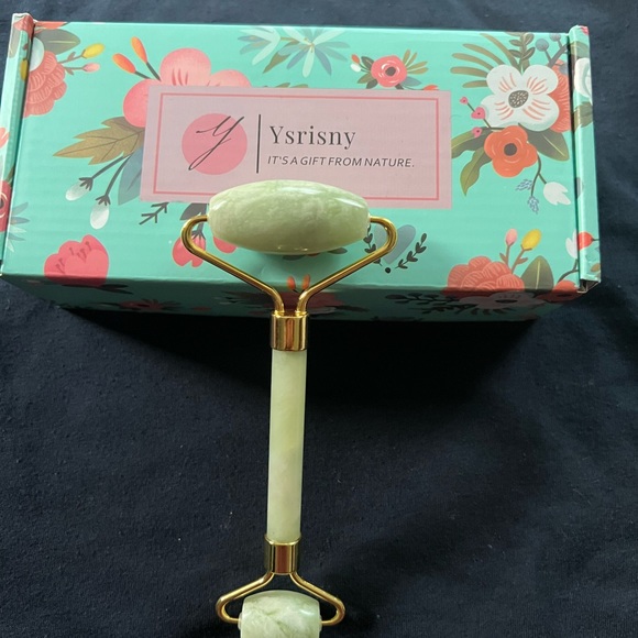New in Box - Jade Roller - Picture 3 of 4